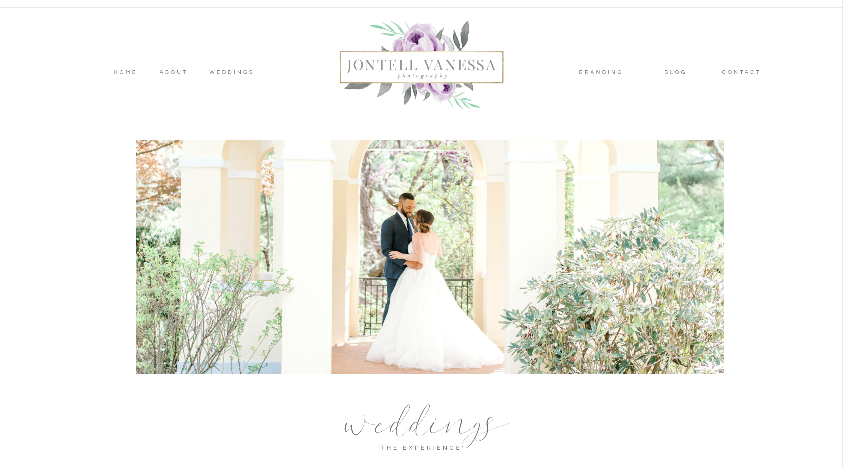 Wedding photographer "weddings" page that combines services and portfolio